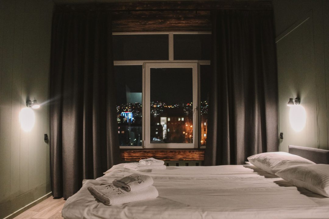 Двухместный (Двухместный номер с большой кроватью и панорамным видом на город) отеля Смарт-отель Асгард, Мурманск
