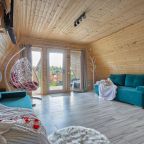 Шале (Большой дом), Гостевой дом Рай в шалаше в Коробицыно