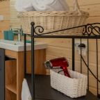 Шале (Большой дом), Гостевой дом Рай в шалаше в Коробицыно