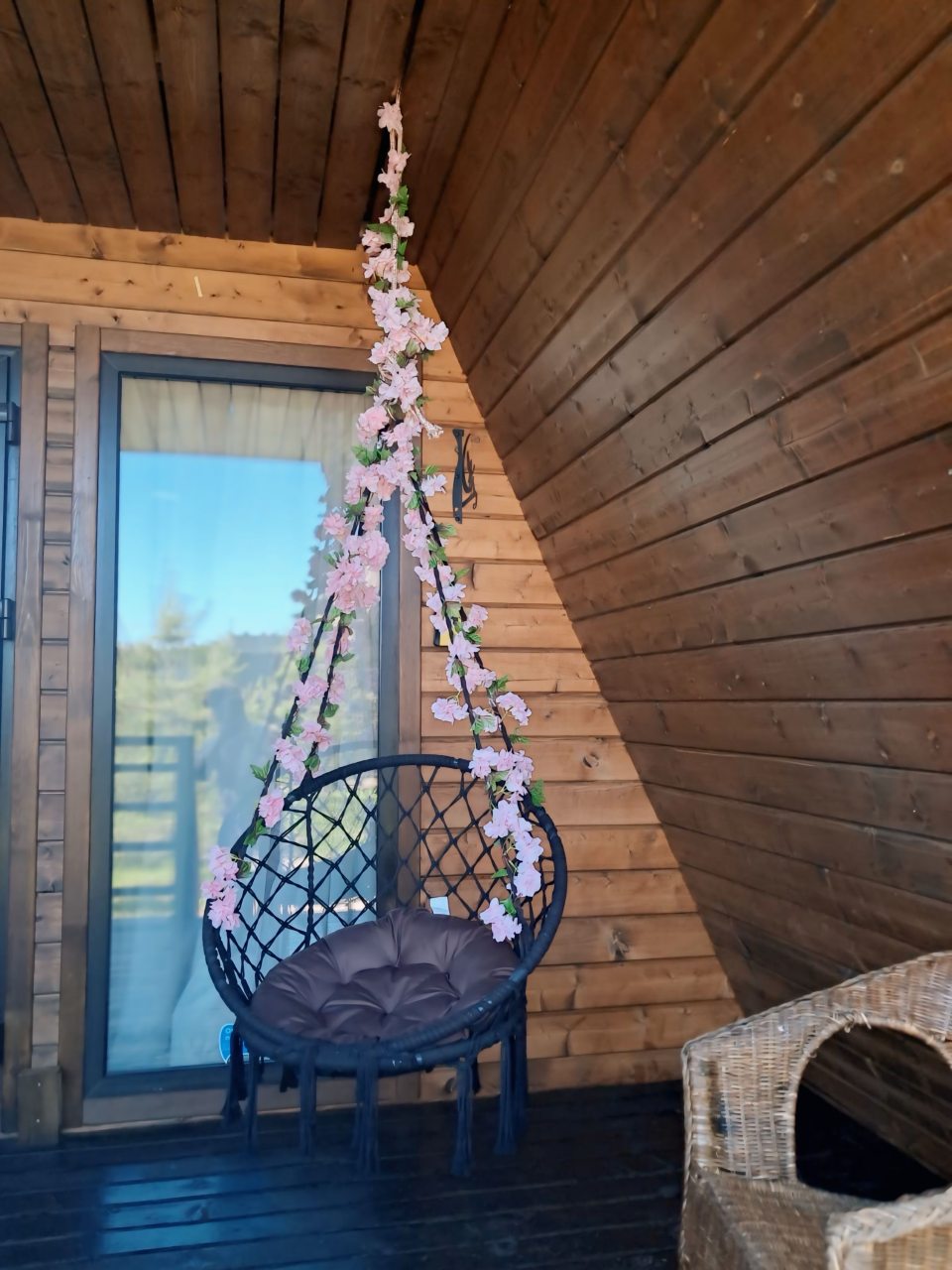 Шале (Большой дом), Гостевой дом Рай в шалаше в Коробицыно