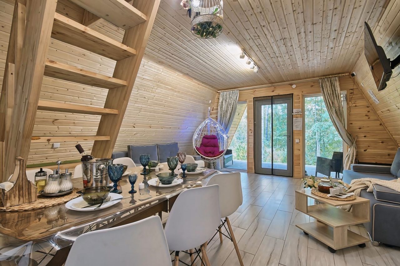 Шале (Большой дом), Гостевой дом Рай в шалаше в Коробицыно