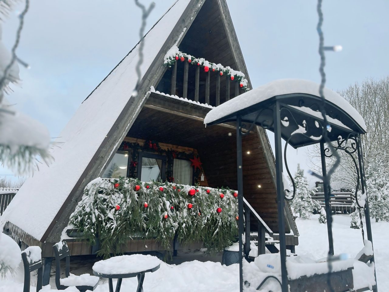 Шале (Большой дом), Гостевой дом Рай в шалаше в Коробицыно