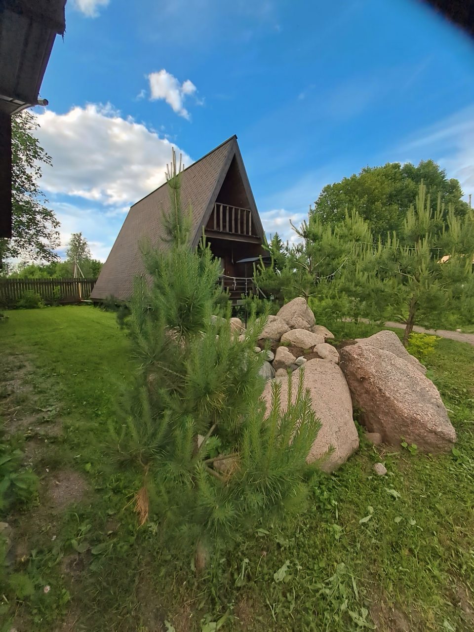 Шале (Большой дом), Гостевой дом Рай в шалаше в Коробицыно