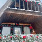 Шале (Большой дом), Гостевой дом Рай в шалаше в Коробицыно