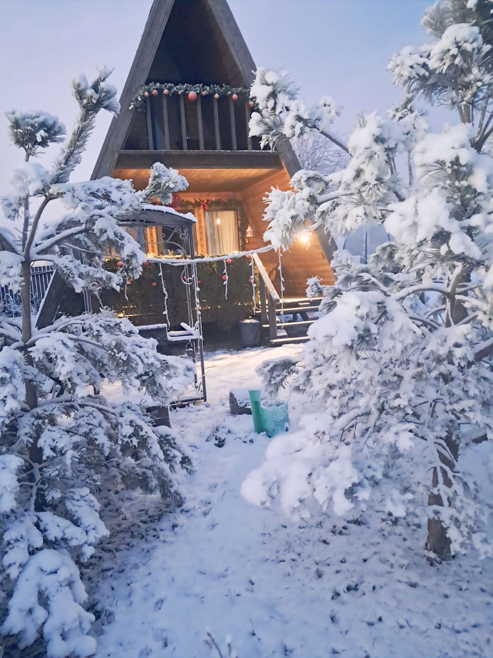 Шале (Большой дом), Гостевой дом Рай в шалаше в Коробицыно