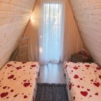 Шале (Большой дом), Гостевой дом Рай в шалаше в Коробицыно