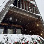 Шале (Большой дом), Гостевой дом Рай в шалаше в Коробицыно