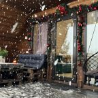 Шале (Большой дом), Гостевой дом Рай в шалаше в Коробицыно