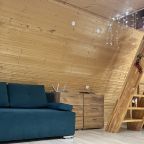 Шале (Большой дом), Гостевой дом Рай в шалаше в Коробицыно