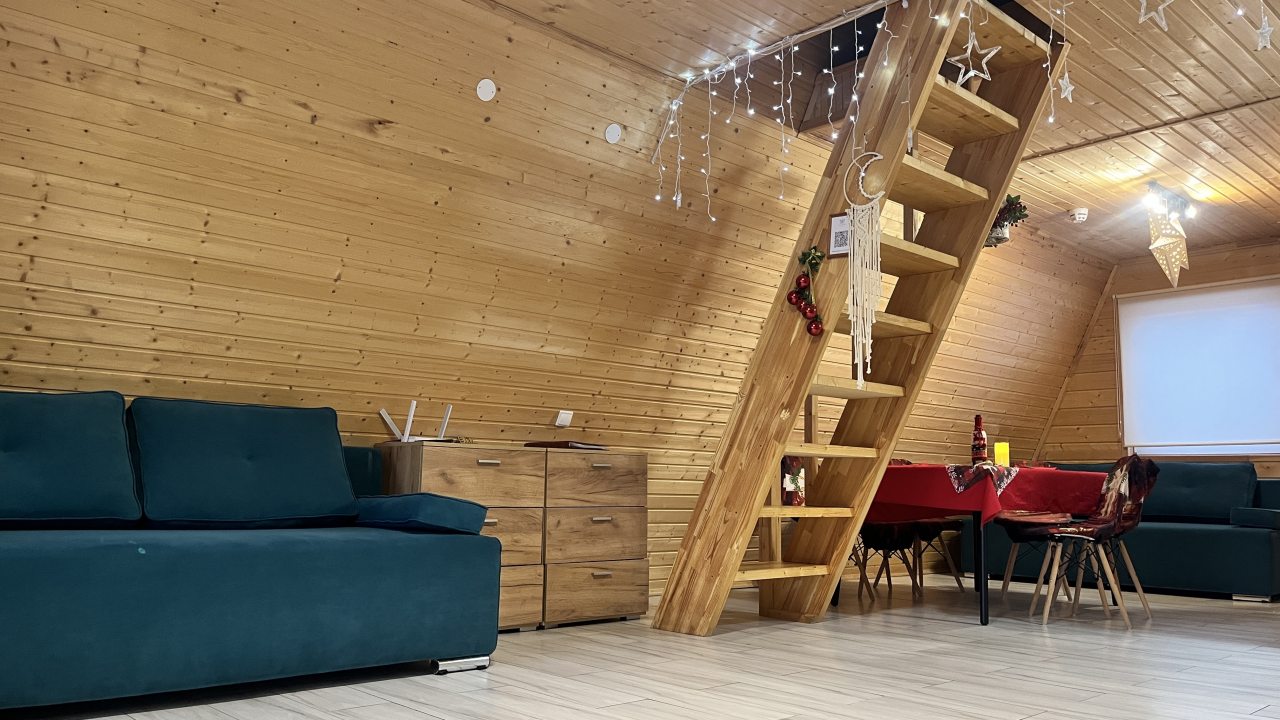 Шале (Большой дом), Гостевой дом Рай в шалаше в Коробицыно