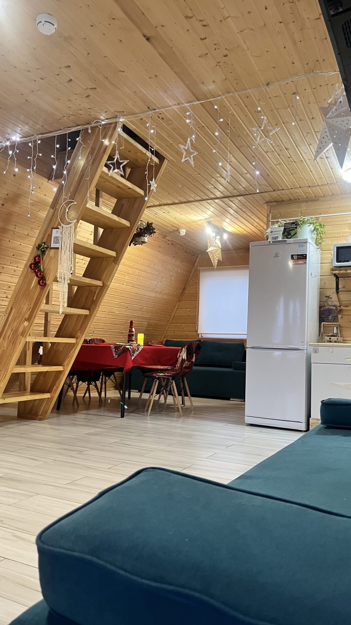 Шале (Большой дом), Гостевой дом Рай в шалаше в Коробицыно