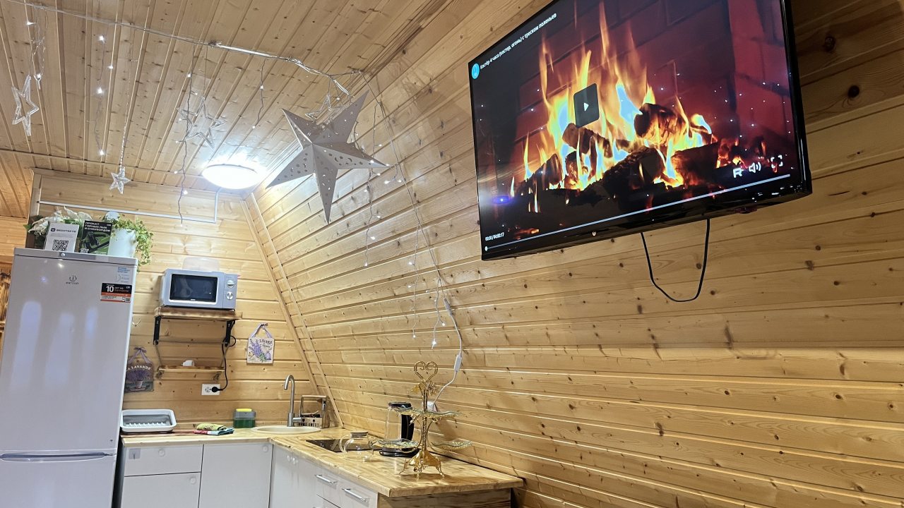 Шале (Большой дом), Гостевой дом Рай в шалаше в Коробицыно