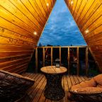 Шале (Большой дом), Гостевой дом Рай в шалаше в Коробицыно