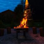 Шале (Большой дом), Гостевой дом Рай в шалаше в Коробицыно