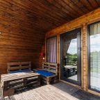 Шале (Большой дом), Гостевой дом Рай в шалаше в Коробицыно