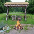 Шале (Большой дом), Гостевой дом Рай в шалаше в Коробицыно