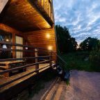 Шале (Большой дом), Гостевой дом Рай в шалаше в Коробицыно