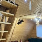 Шале (Большой дом), Гостевой дом Рай в шалаше в Коробицыно