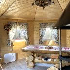 Беседки для отдыха, Гостевой дом Рай в шалаше в Светлом