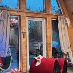 Шале (Шале 2 все оттенки красного), Гостевой дом Рай в шалаше в Светлом