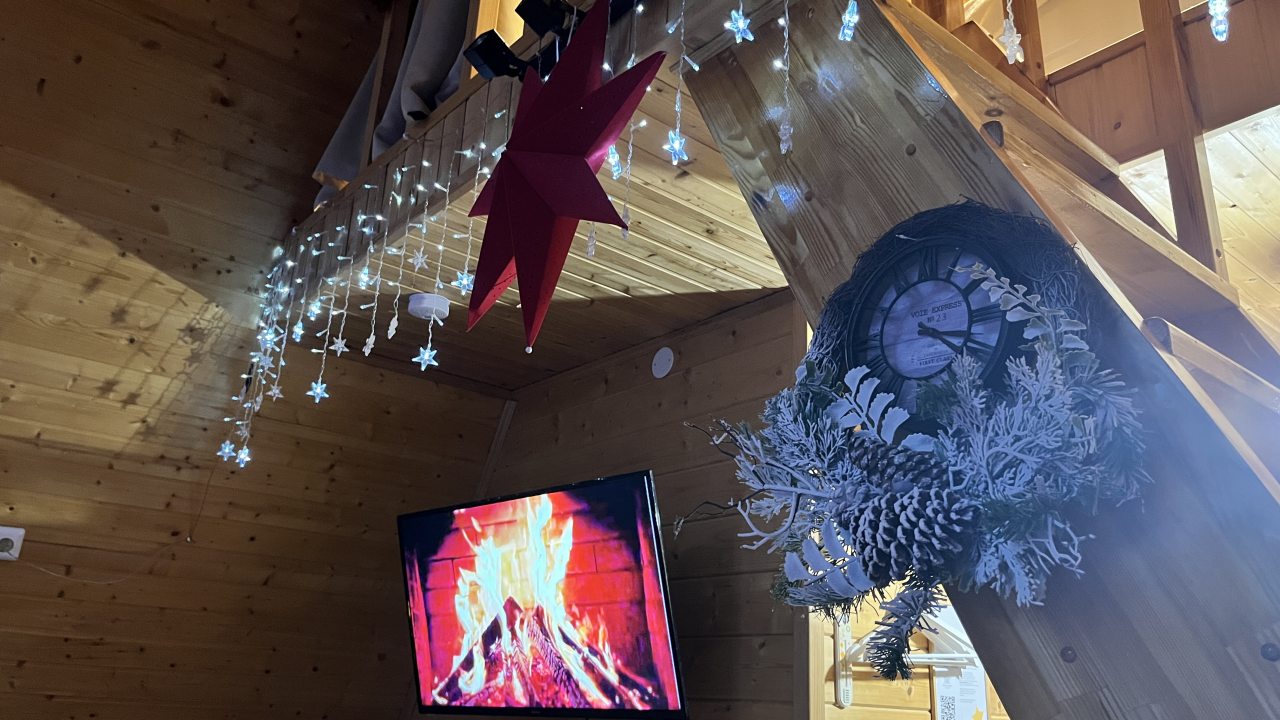 Шале (Шале 2 все оттенки красного), Гостевой дом Рай в шалаше в Светлом