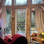 Шале (Шале 2 все оттенки красного), Гостевой дом Рай в шалаше в Светлом