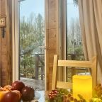 Шале (Шале 2 все оттенки красного), Гостевой дом Рай в шалаше в Светлом