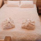 Шале (Шале 2 все оттенки красного), Гостевой дом Рай в шалаше в Светлом