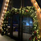 Шале (Шале 2 все оттенки красного), Гостевой дом Рай в шалаше в Светлом