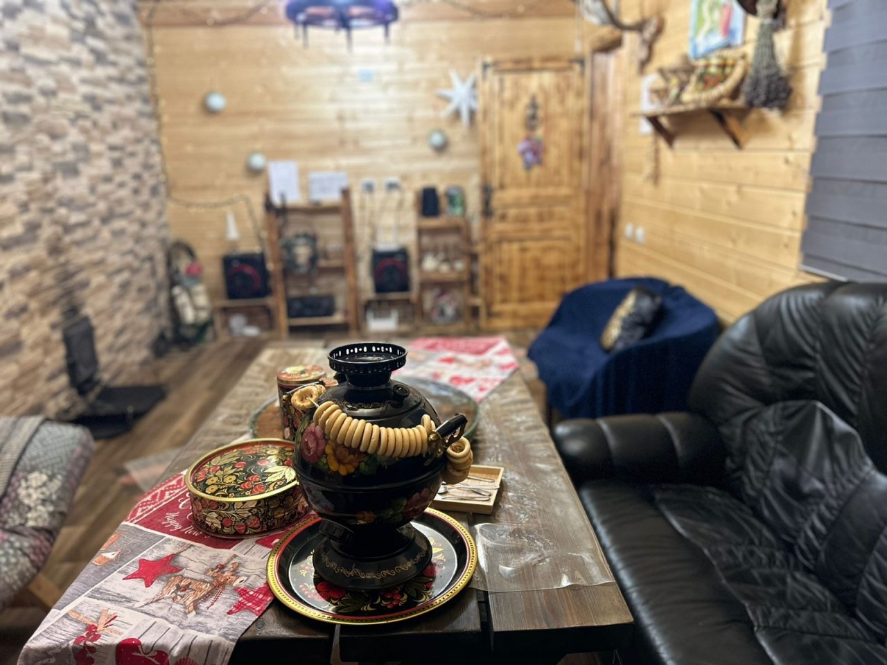 Шале (Шале 2 все оттенки красного), Гостевой дом Рай в шалаше в Светлом