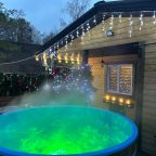 Шале (Шале 2 все оттенки красного), Гостевой дом Рай в шалаше в Светлом