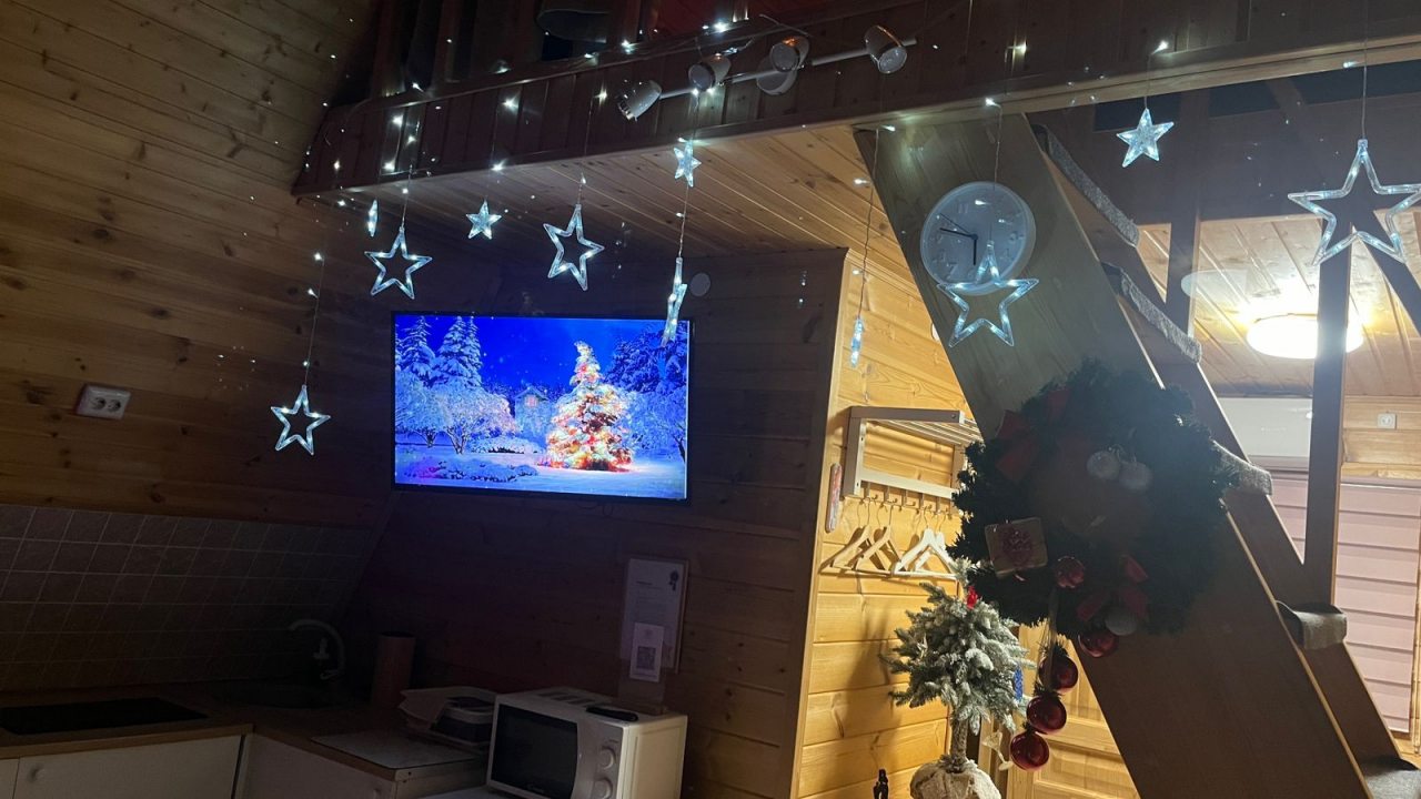 Шале (Шале 2 все оттенки красного), Гостевой дом Рай в шалаше в Светлом