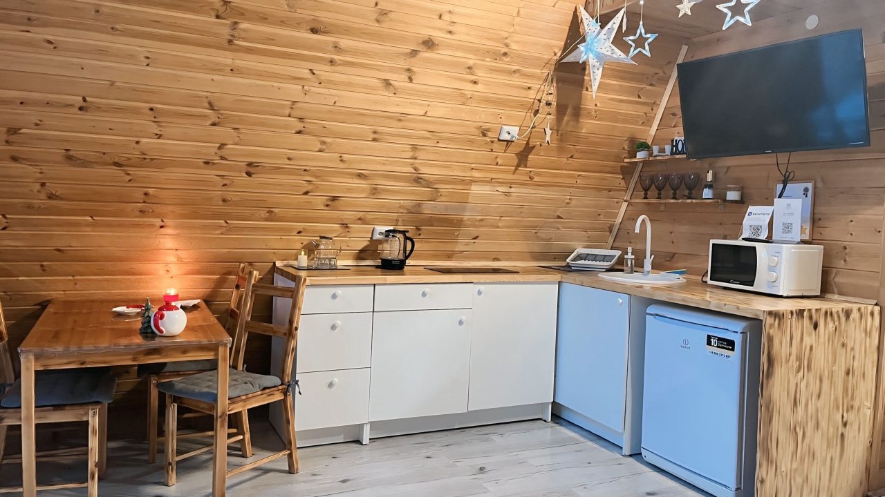 Шале (Шале 1), Гостевой дом Рай в шалаше в Светлом