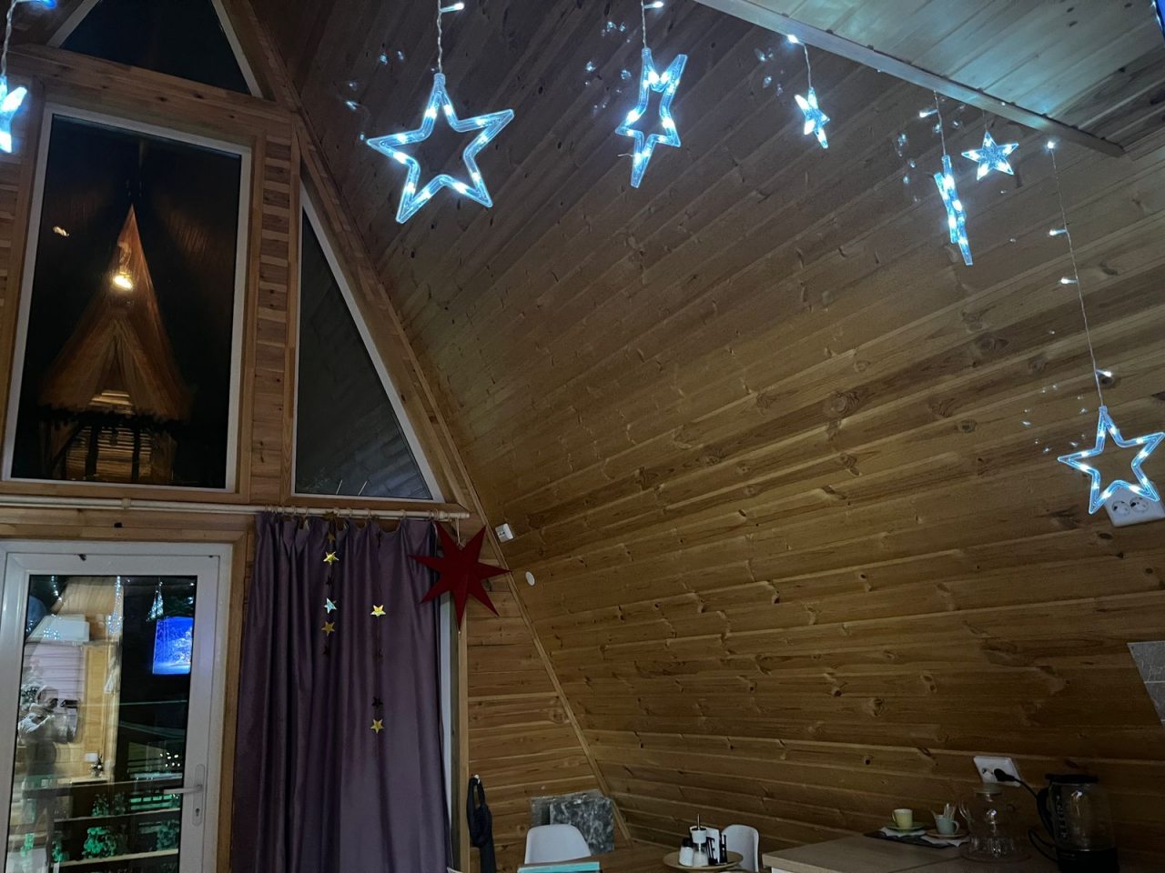 Шале (Шале 1), Гостевой дом Рай в шалаше в Светлом