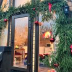 Шале (Шале 3), Гостевой дом Рай в шалаше в Светлом