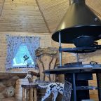 Шале (Шале 2 все оттенки красного), Гостевой дом Рай в шалаше в Светлом