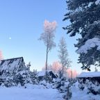 Шале (Шале 1), Гостевой дом Рай в шалаше в Светлом