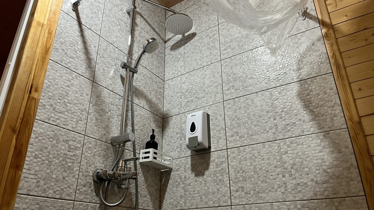 Шале (Шале 1), Гостевой дом Рай в шалаше в Светлом