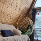 Шале (Шале 3), Гостевой дом Рай в шалаше в Светлом