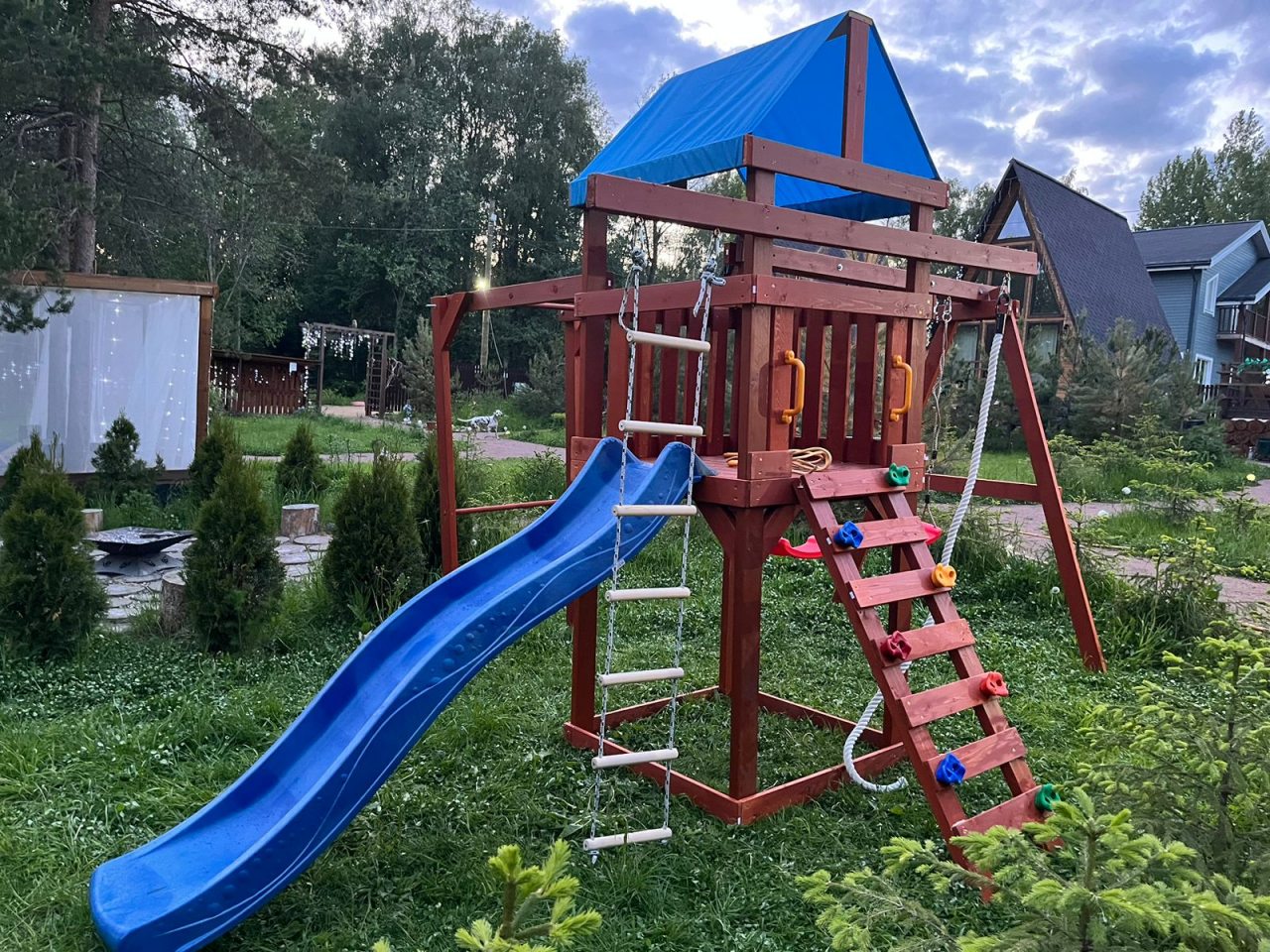 Шале (Шале 1), Гостевой дом Рай в шалаше в Светлом