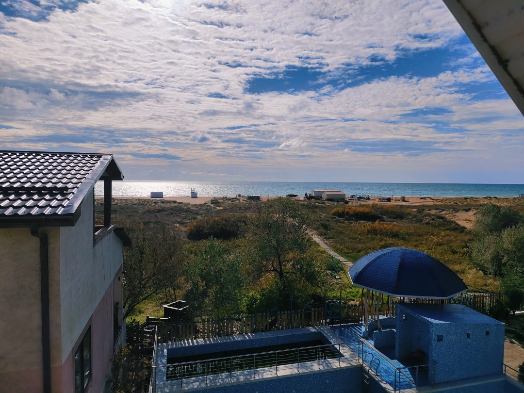 Четырехместный (Четырехместный полулюкс с террасой и панорамным видом на море) парк-отеля Благовещенка, Благовещенская