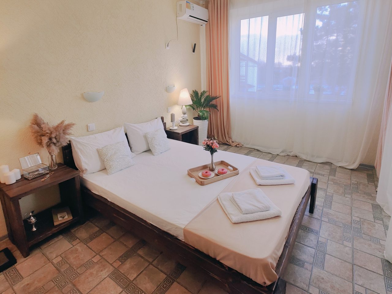 Двуспальная кровать