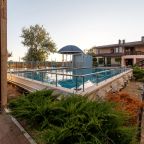 Бассейн с зоной для взрослых и детей , Парк-Отель Благовещенка