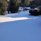 В Pinebrook зимой зачастую снежно и солнечно.
