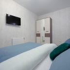 Двуспальная кровать с ортопедическим матрасом