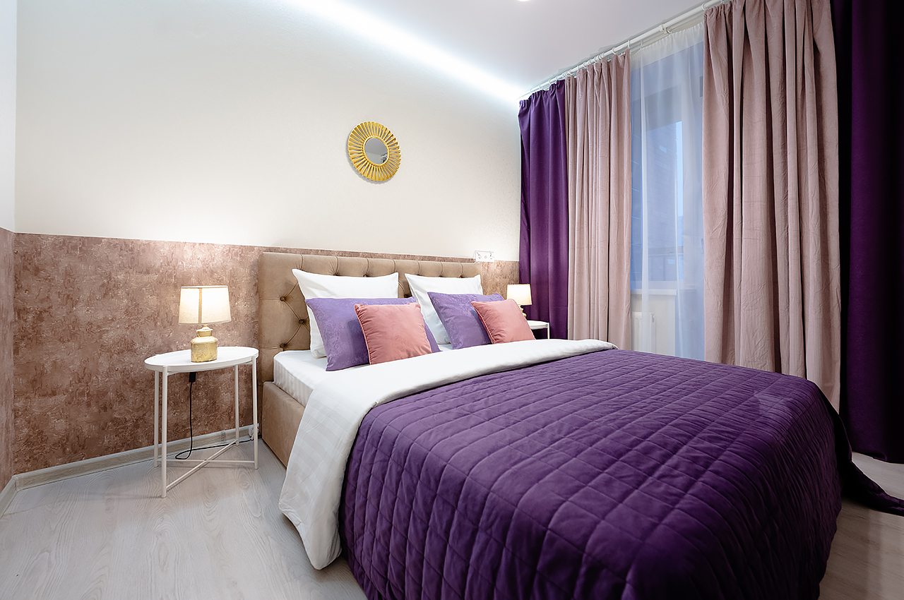 Двуспальная кровать с ортопедическим матрасом