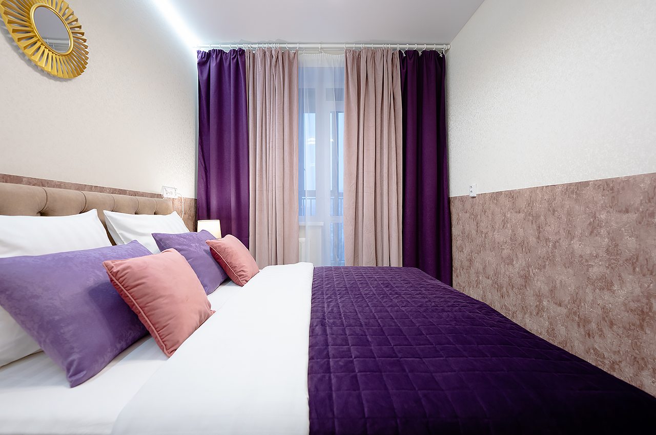 Двуспальная кровать с ортопедическим матрасом