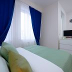 Двуспальная кровать с ортопедическим матрасом