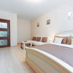 Двуспальная кровать с ортопедическим матрасом