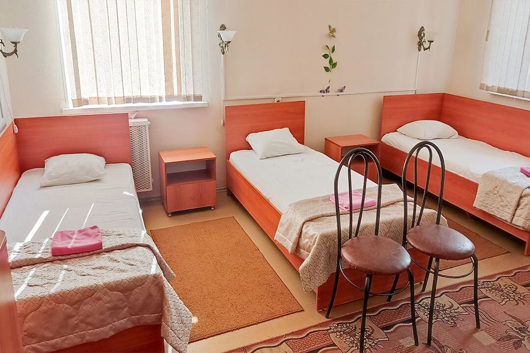 Трёхместный и более (Кровать в общем 4-местном номер стандарт) отеля SMART HOTEL KDO КУРГАН